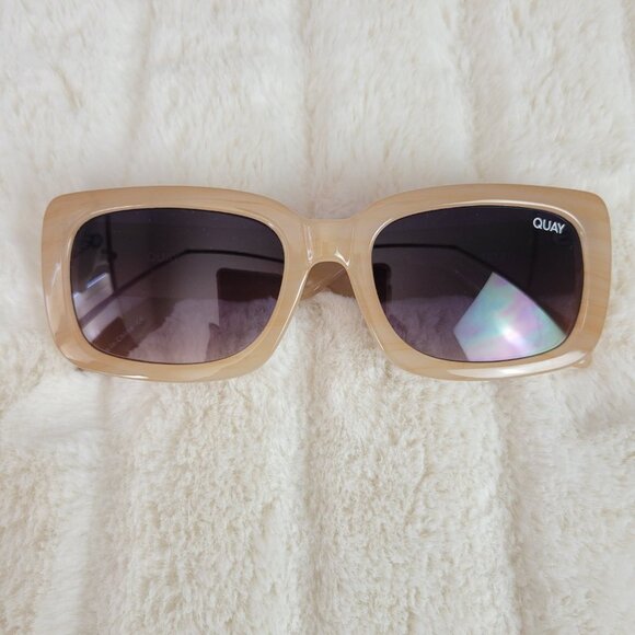 QUAY // ltd ed ultra-chic rectangular ivory tortoise frame espresso fade lens - Picture 2 of 16